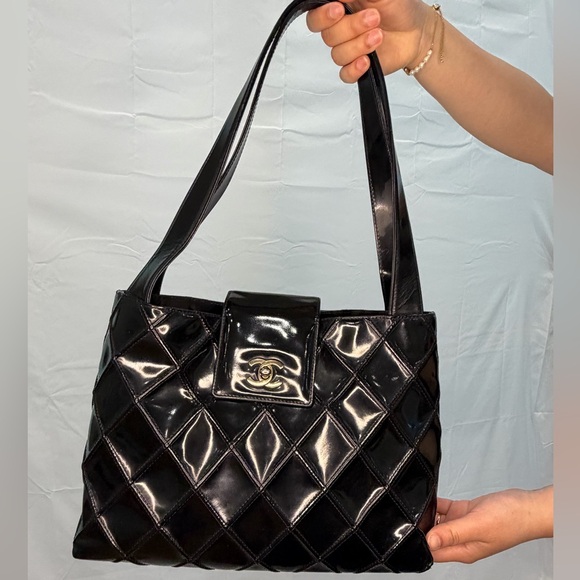 CHANEL Vintage Kelly Turn Lock Shoulder Bag - Picture 4 of 17